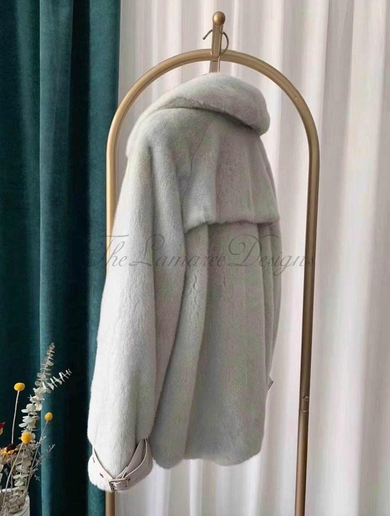 معطف فرو المنك الدنماركي