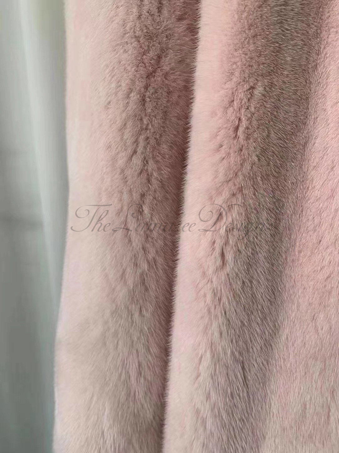 سترة من فرو المنك الدنماركي