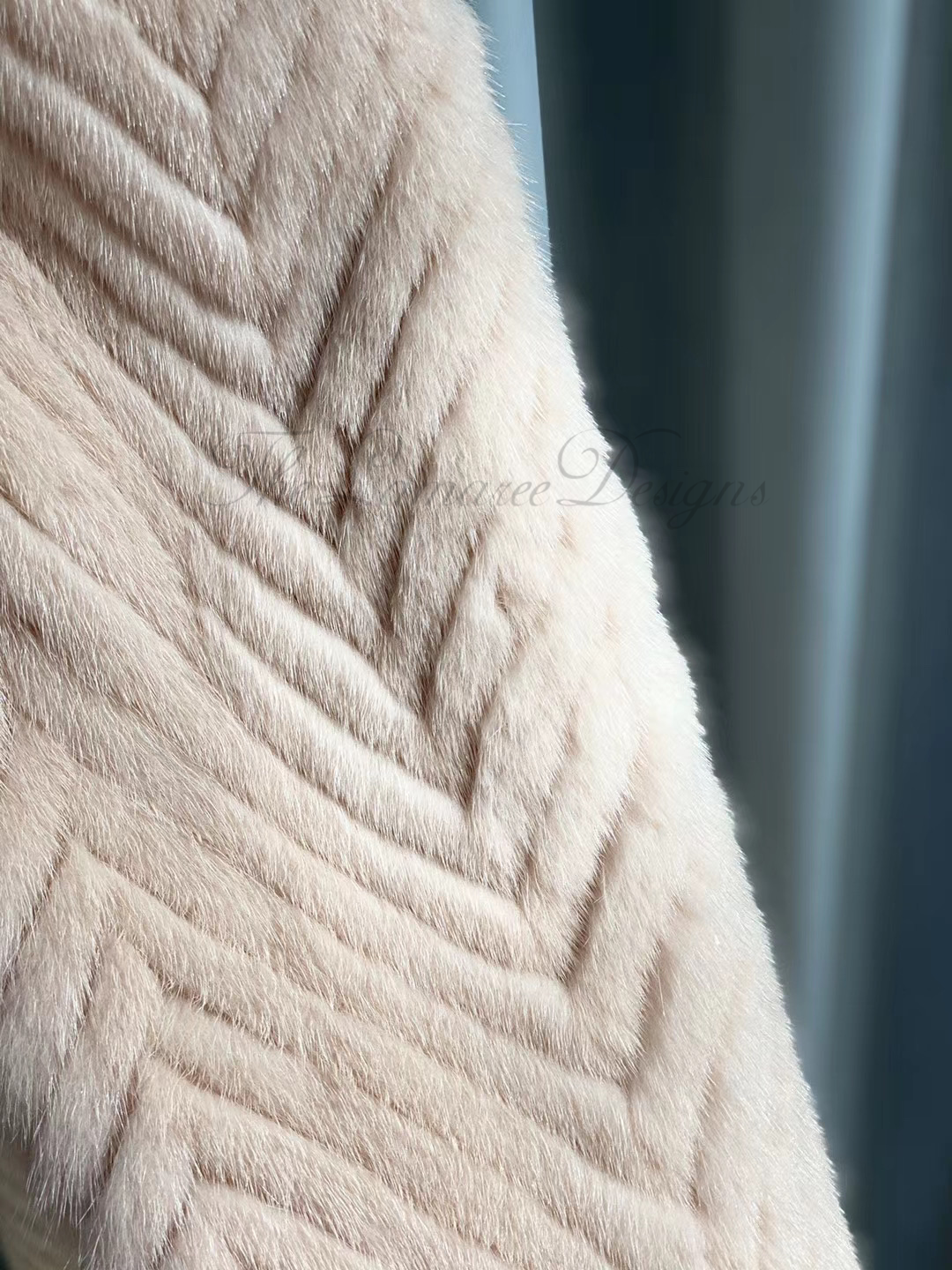 معطف فرو المنك الدنماركي