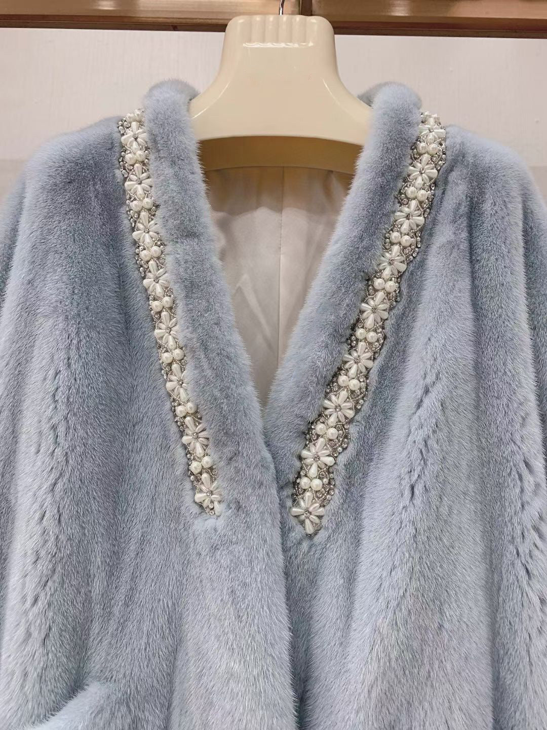سترة من فرو المنك الدنماركي