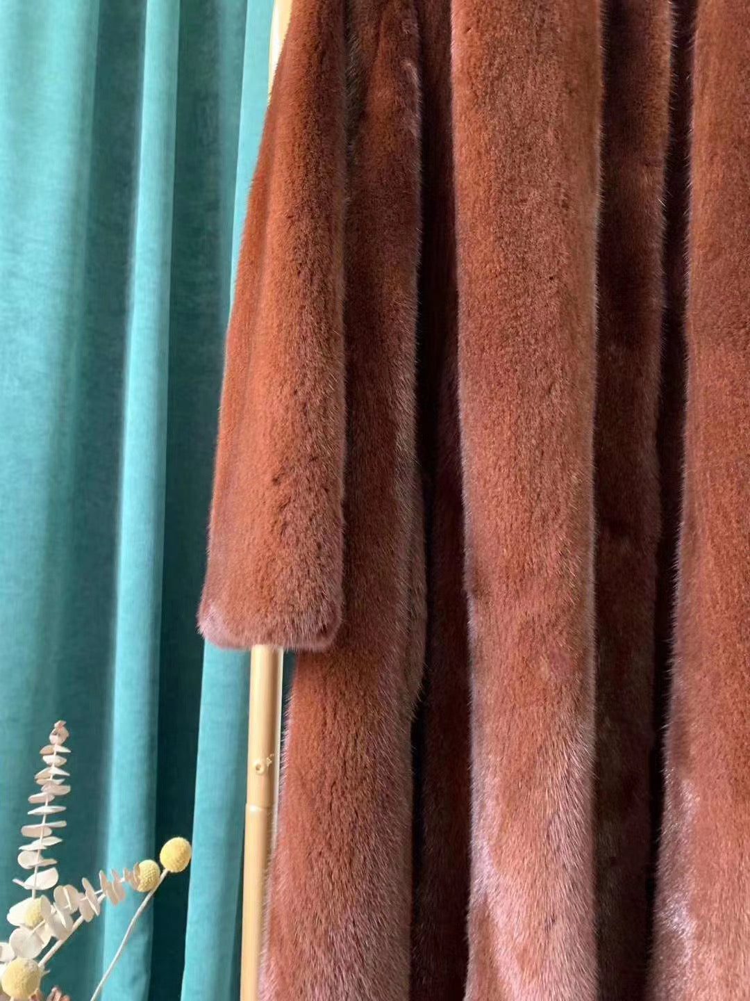 معطف فرو المنك الدنماركي