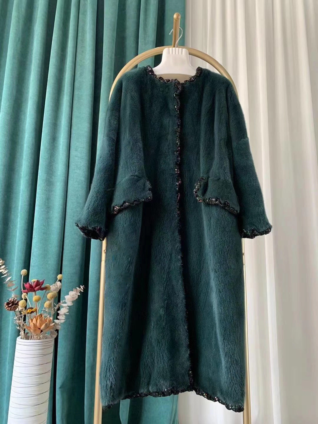 معطف فرو المنك الدنماركي
