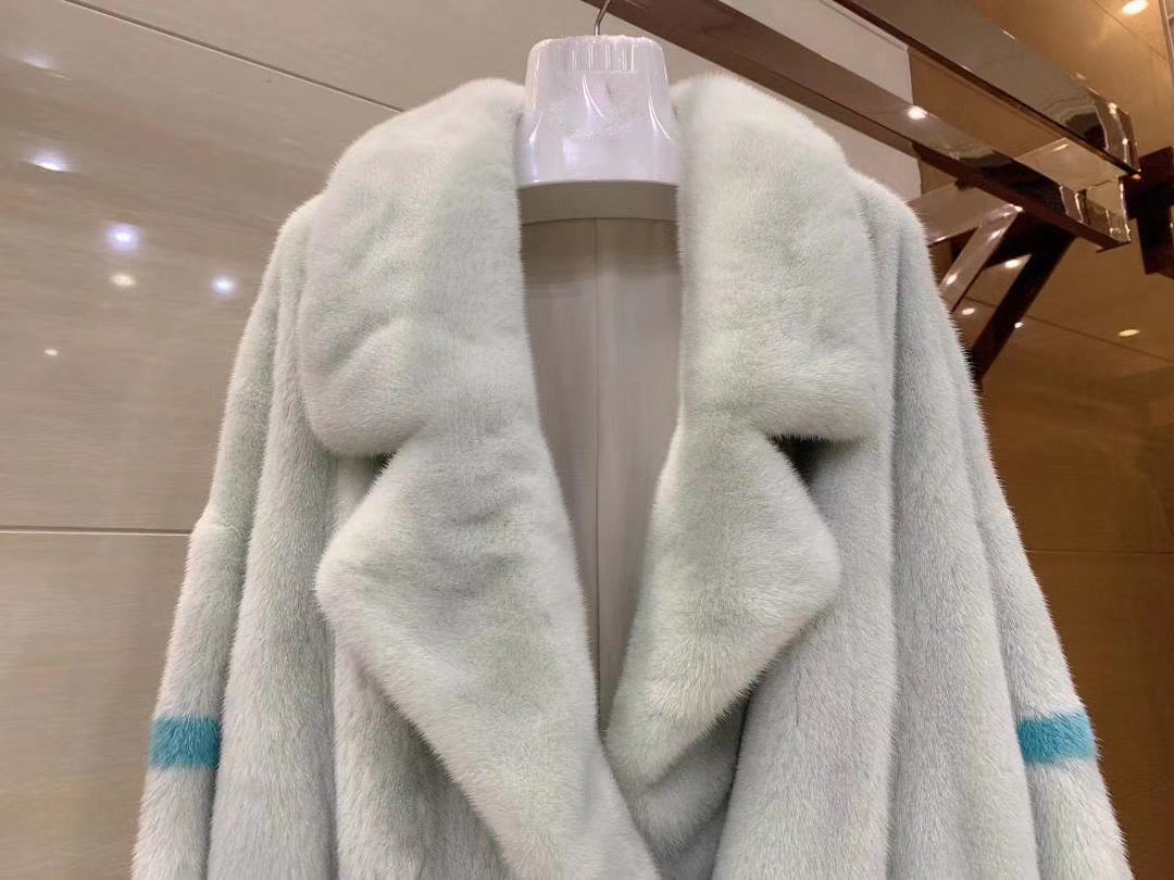 معطف فرو المنك الدنماركي