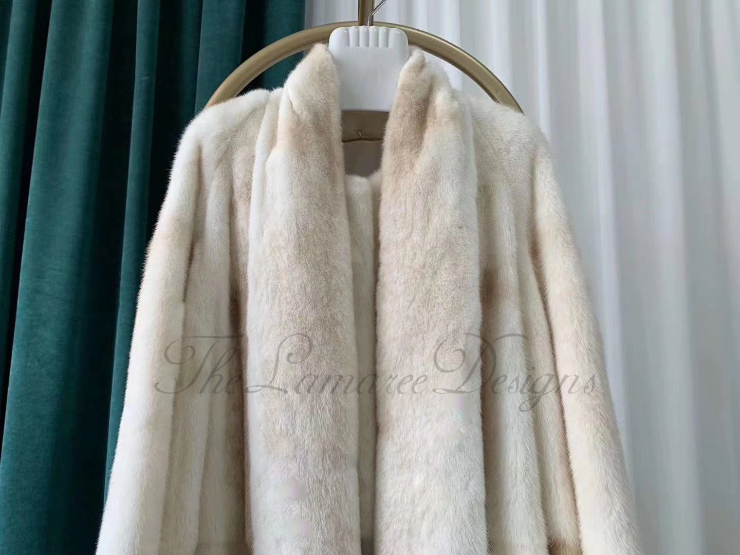 معطف فرو المنك الدنماركي